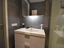 Contemporary Apartment in Kamperland Near Lake