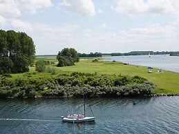 Contemporary Apartment in Kamperland Near Lake