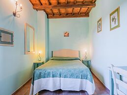Quiet Holiday Home in Sellano With Swimming Pool a few Kilometers From