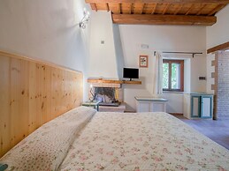 Quiet Holiday Home in Sellano With Swimming Pool a few Kilometers From