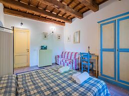 Quiet Holiday Home in Sellano With Swimming Pool a few Kilometers From