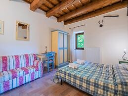 Quiet Holiday Home in Sellano With Swimming Pool a few Kilometers From