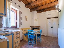 Quiet Holiday Home in Sellano With Swimming Pool a few Kilometers From