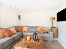 Idyllic Holiday Home in Ooltgensplaat Near Centre