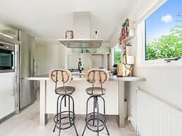 Idyllic Holiday Home in Ooltgensplaat Near Centre