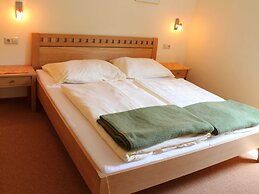 Sunlit Cabin With Jacuzzi in Turracherhohe