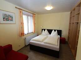 Sunlit Cabin With Jacuzzi in Turracherhohe