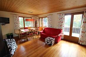 Sunlit Cabin With Jacuzzi in Turracherhohe