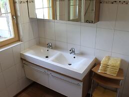 Sunlit Cabin With Jacuzzi in Turracherhohe