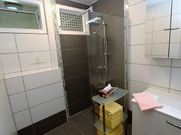 Sunlit Cabin With Jacuzzi in Turracherhohe