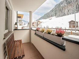 Large Holiday Apartment With Large Balcony in Kappl