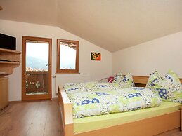 Sunlit Apartment Near Ski Area in Hollersbach im Pinzgau