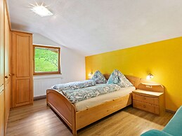 Sunlit Apartment Near Ski Area in Hollersbach im Pinzgau