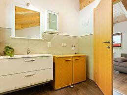 Sunlit Apartment Near Ski Area in Hollersbach im Pinzgau