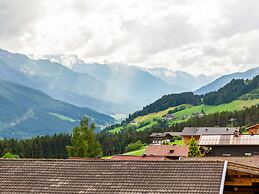 Sunlit Apartment Near Ski Area in Hollersbach im Pinzgau
