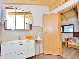 Sunlit Apartment Near Ski Area in Hollersbach im Pinzgau