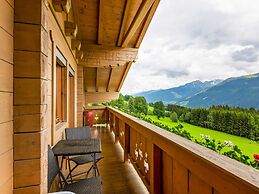 Sunlit Apartment Near Ski Area in Hollersbach im Pinzgau