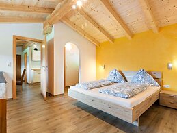 Sunlit Apartment Near Ski Area in Hollersbach im Pinzgau