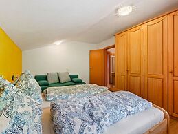 Sunlit Apartment Near Ski Area in Hollersbach im Pinzgau