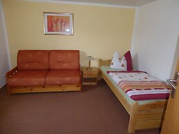 Gemuetliche Ferienunterkuenfte mit Garten in Zweedorf