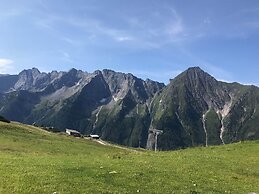 Comfortable Apartment in Mayrhofen With Garden