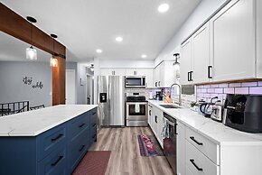 Elm Creek Retreat 4Bd in Maple Grove