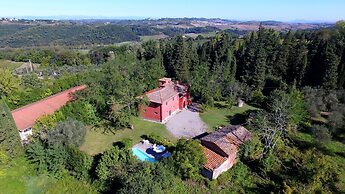 Apartment With Large Garden and Pool on the Hills of Pisa