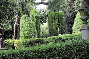 Apartment With Large Garden and Pool on the Hills of Pisa