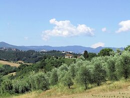 Apartment With Large Garden and Pool on the Hills of Pisa