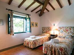 Apartment With Large Garden and Pool on the Hills of Pisa