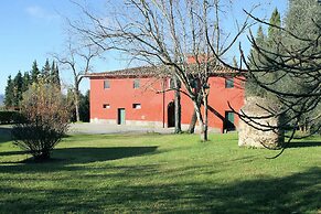 Apartment With Large Garden and Pool on the Hills of Pisa