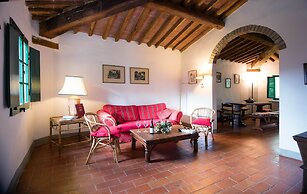 Apartment With Large Garden and Pool on the Hills of Pisa