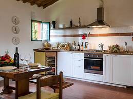 Apartment With Large Garden and Pool on the Hills of Pisa