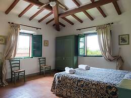 Apartment With Large Garden and Pool on the Hills of Pisa