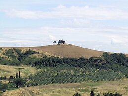 Apartment With Large Garden and Pool on the Hills of Pisa