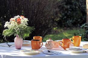 Apartment With Large Garden and Pool on the Hills of Pisa