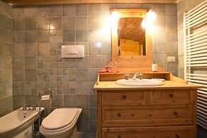 Typical Cottage in Bellamonte Italy With Bubble Bath