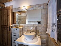 Typical Cottage in Bellamonte Italy With Bubble Bath