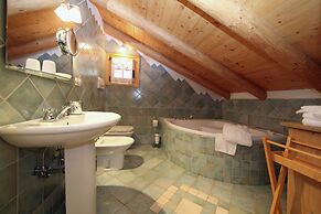 Typical Cottage in Bellamonte Italy With Bubble Bath
