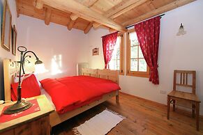 Typical Cottage in Bellamonte Italy With Bubble Bath