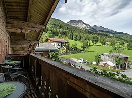 Cozy Feel Good Holiday Apartment in Leogang