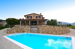 Timeless Villa in Cagli With Garden and Swimming Pool