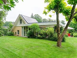 Picturesque Holiday Home in Oldenzaal With Jacuzzi