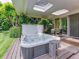 Picturesque Holiday Home in Oldenzaal With Jacuzzi