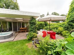 Picturesque Holiday Home in Oldenzaal With Jacuzzi