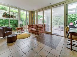 Picturesque Holiday Home in Oldenzaal With Jacuzzi
