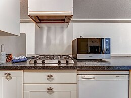 Picturesque Holiday Home in Oldenzaal With Jacuzzi