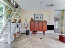 Picturesque Holiday Home in Oldenzaal With Jacuzzi