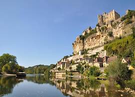 Appealing Apartment in Vezac With Swimming Pool