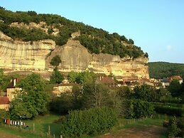 Appealing Apartment in Vezac With Swimming Pool